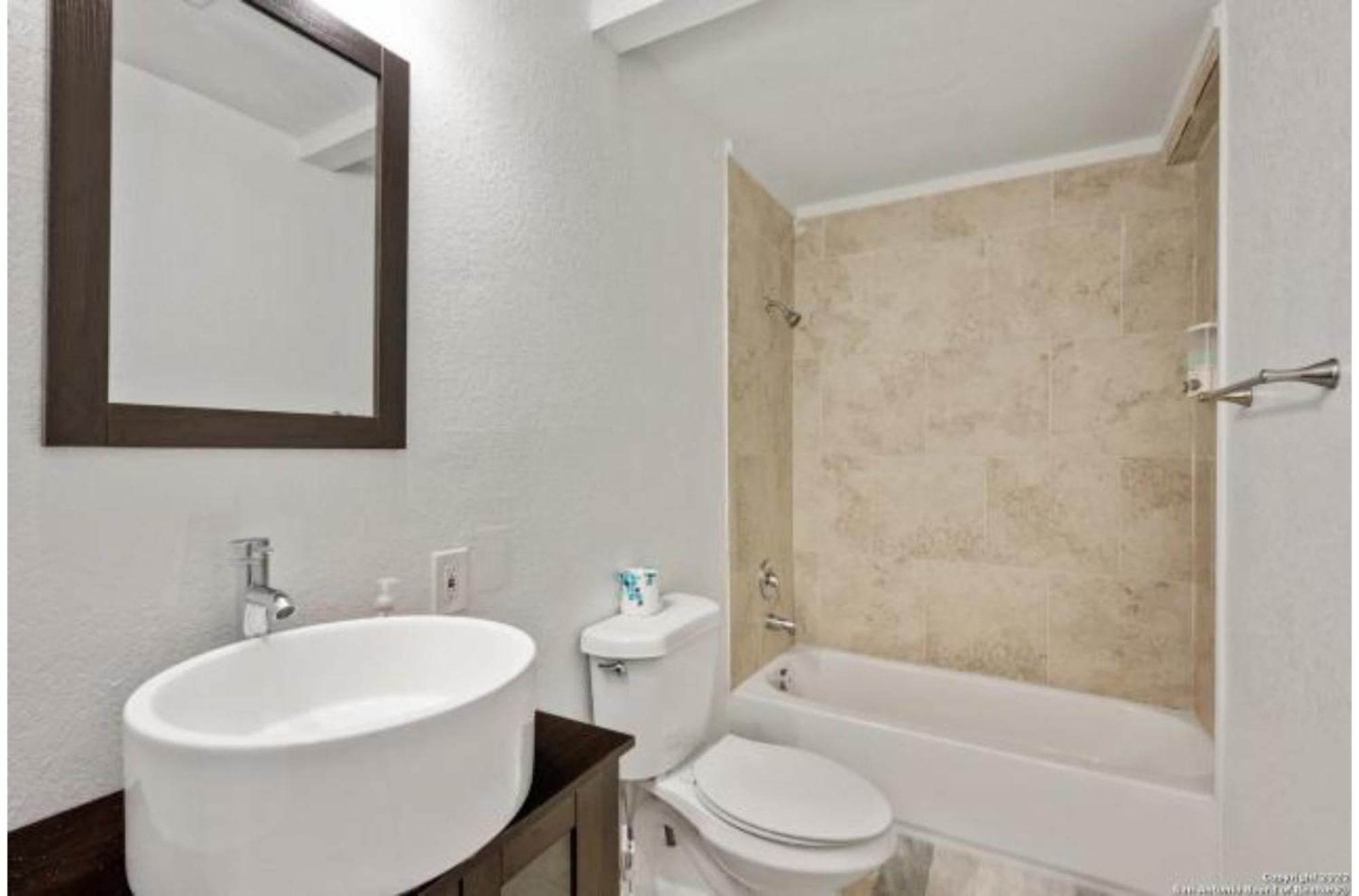 Сasa de vacaciones Experience Serenity In A 4br3ba Downtown