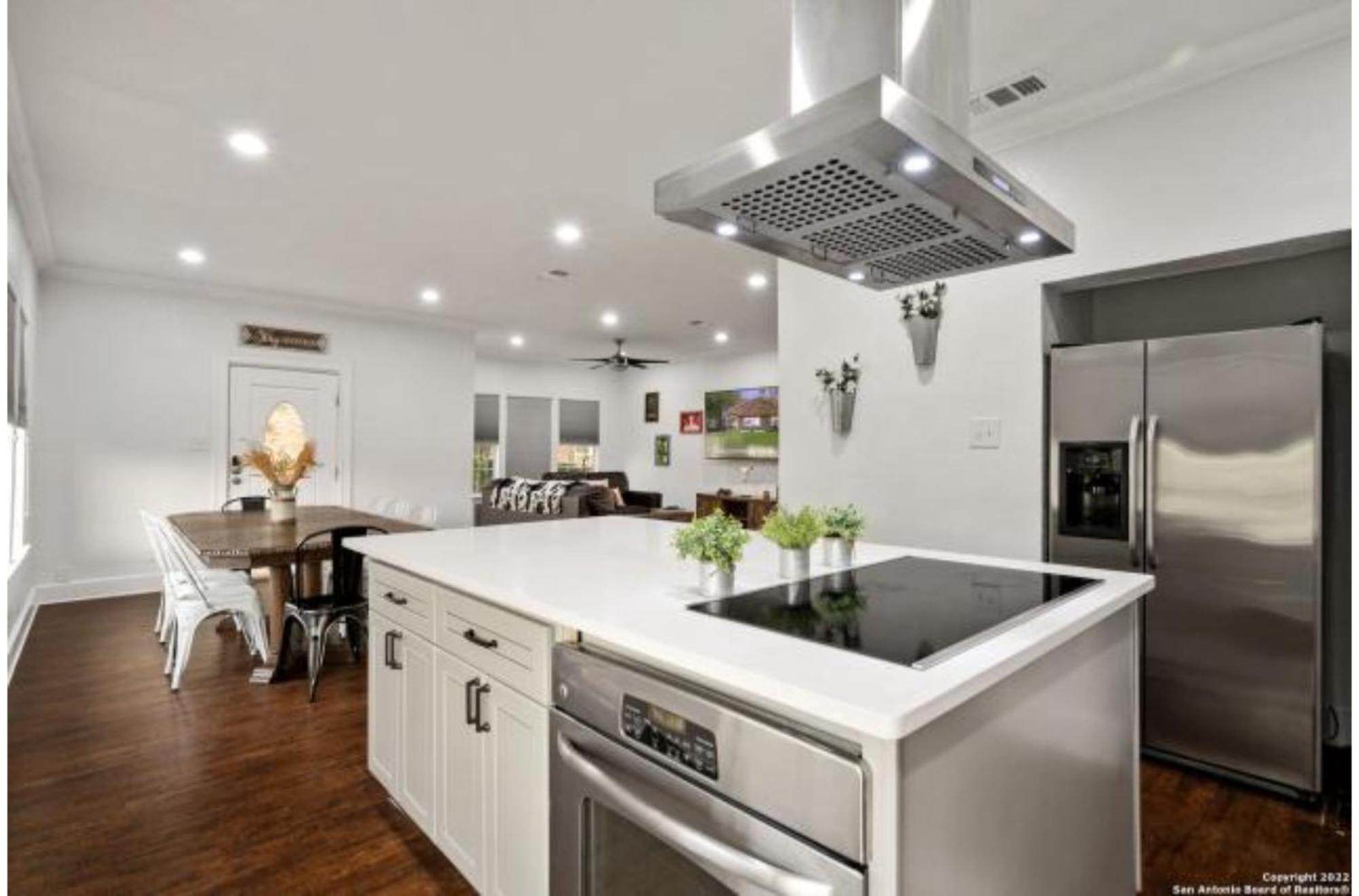 Experience Serenity In A 4br3ba Downtown Сasa de vacaciones