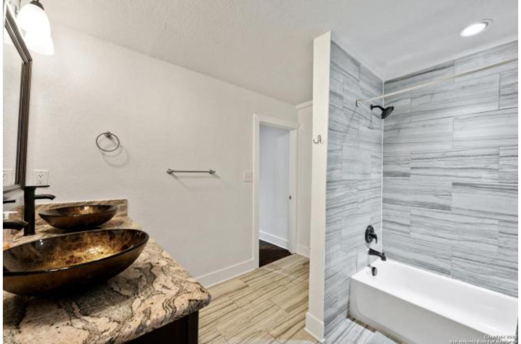 Сasa de vacaciones Experience Serenity In A 4br3ba Downtown *