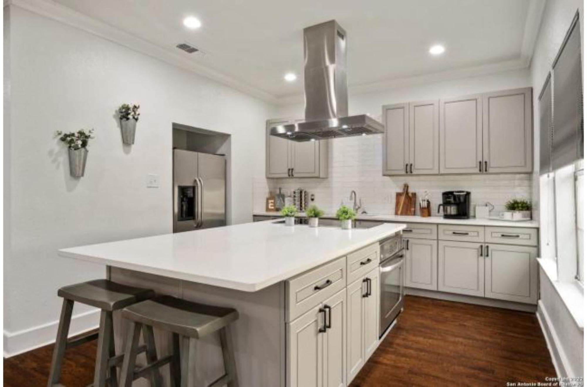 Experience Serenity In A 4br3ba Downtown Сasa de vacaciones