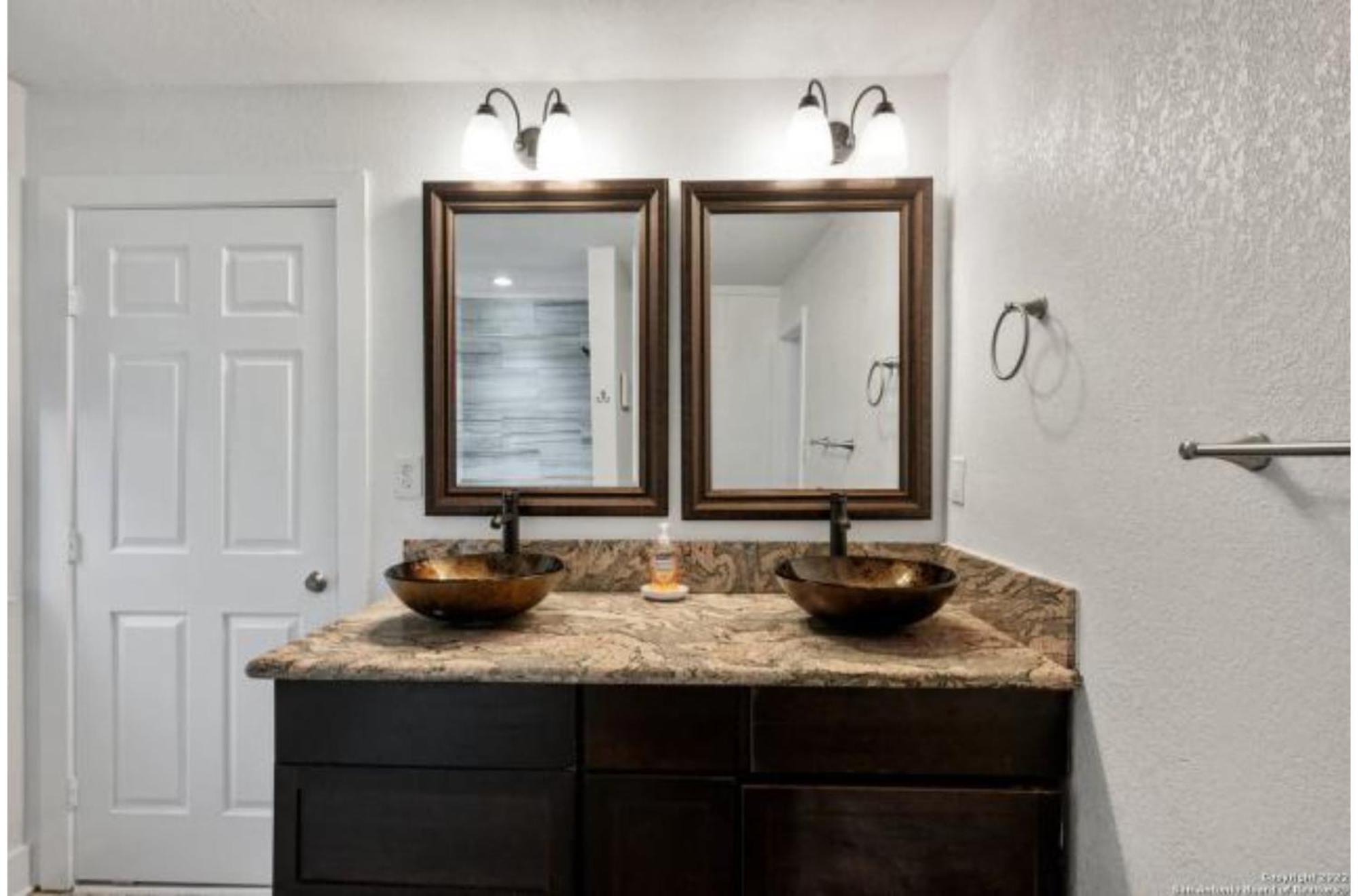 Experience Serenity In A 4br3ba Downtown Ferienhaus *