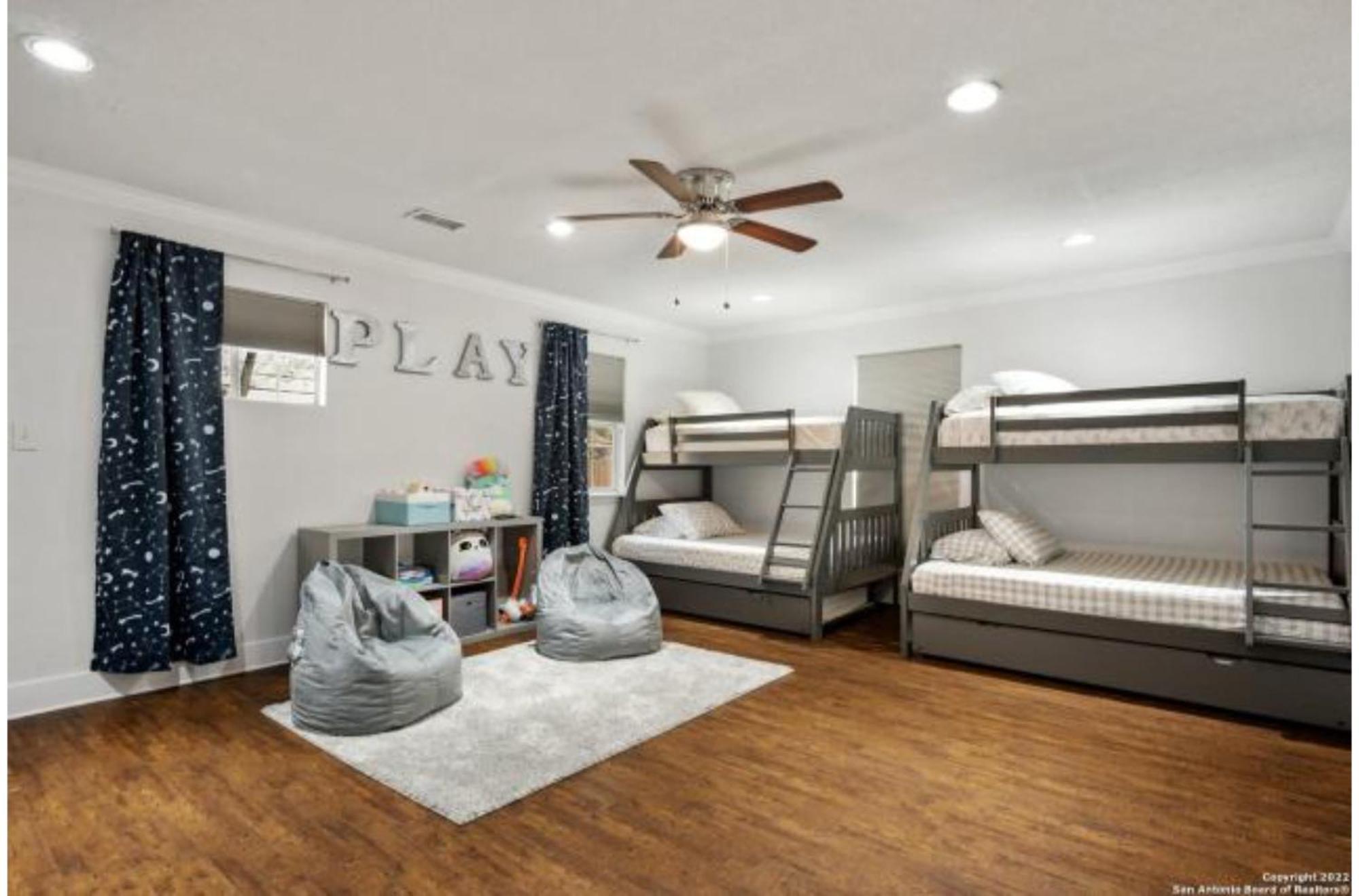 Ferienhaus Experience Serenity In A 4br3ba Downtown *